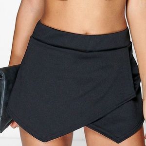 Boohoo Black Skort (Skirt/Short Combo)